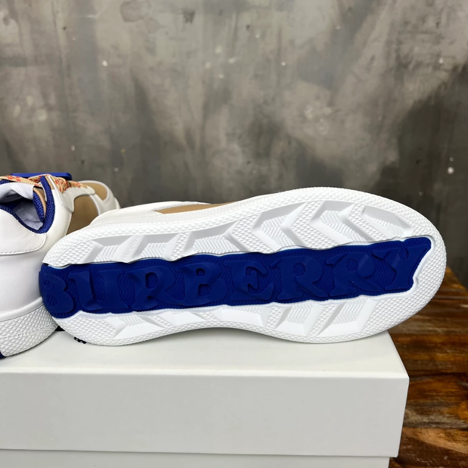 BURBERRY LEATHER SNEAKERS - BBR076