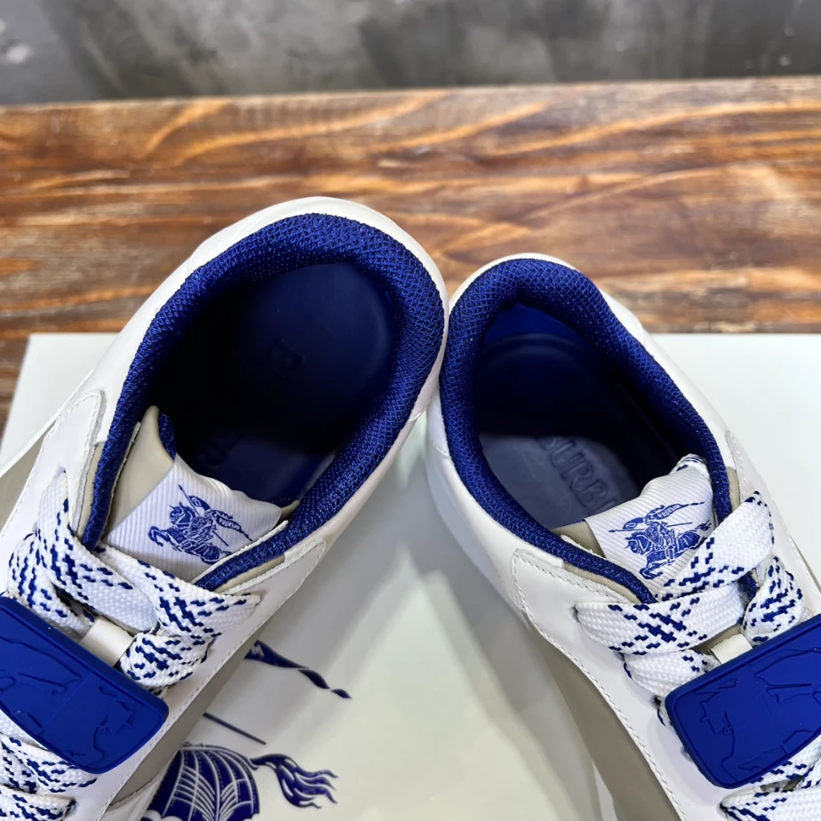 BURBERRY LEATHER SNEAKERS - BBR077