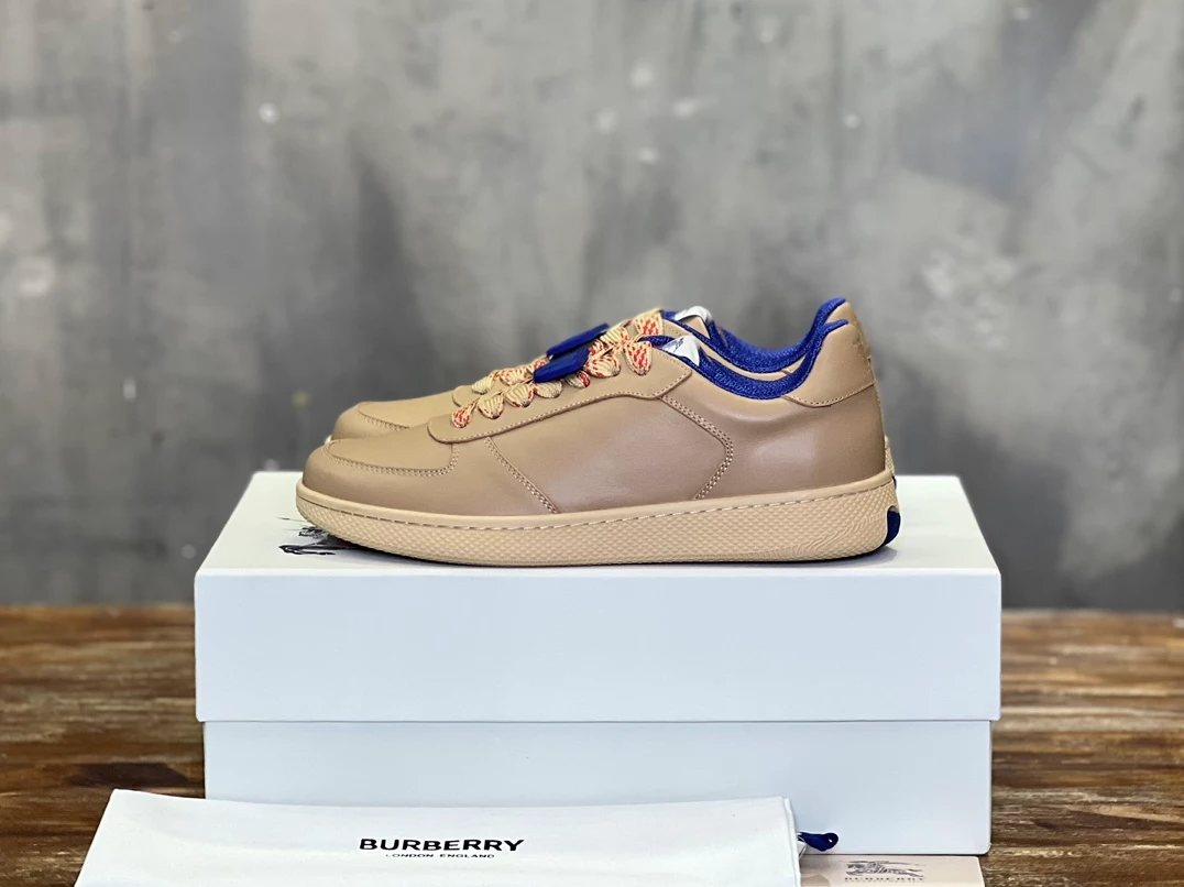 BURBERRY LEATHER SNEAKERS - BBR079