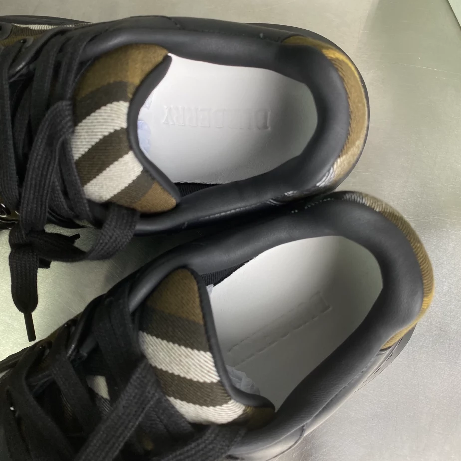 BURBERRY SNEAKERS - BBR032
