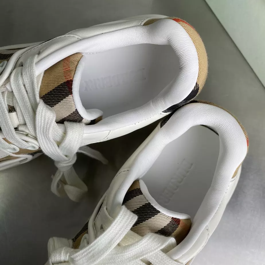 BURBERRY SNEAKERS - BBR033