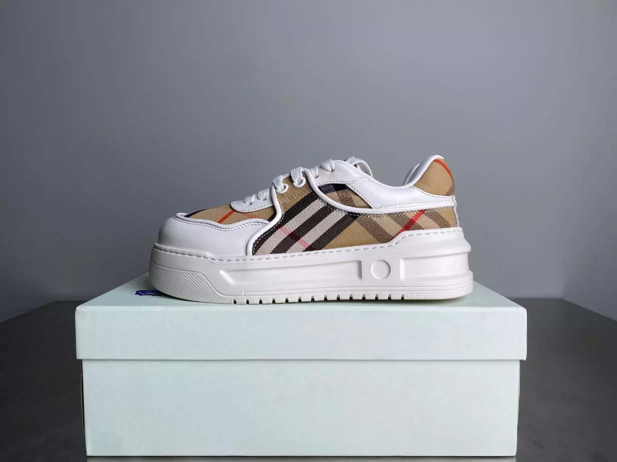 BURBERRY SNEAKERS - BBR033