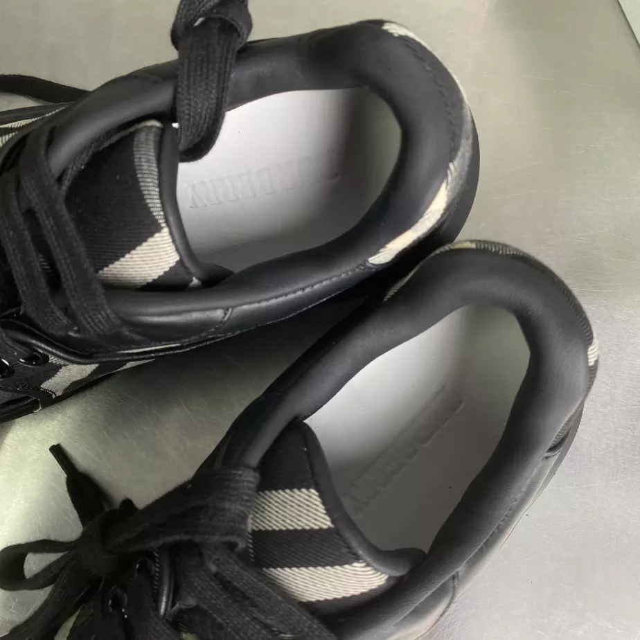 BURBERRY SNEAKERS - BBR034