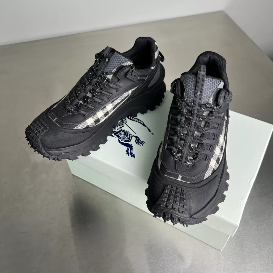 BURBERRY SNEAKERS - BBR049