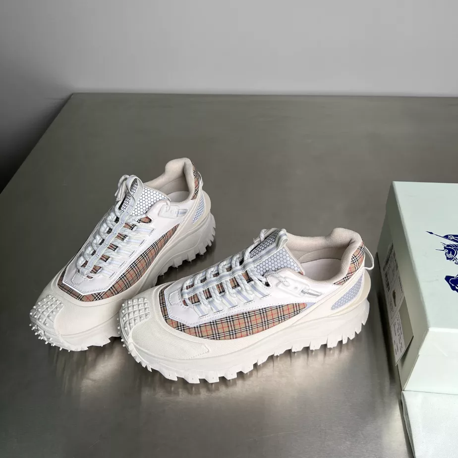 BURBERRY SNEAKERS - BBR050