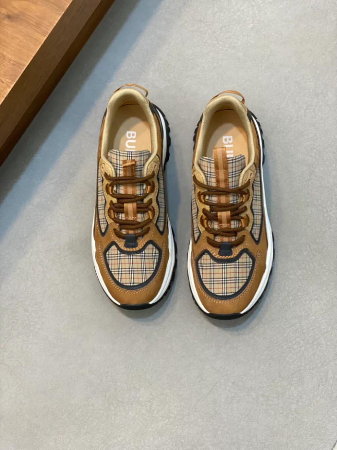 BURBERRY SNEAKERS - BBR065