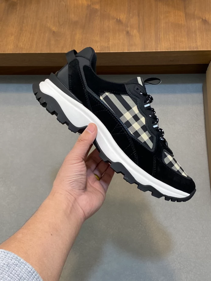 BURBERRY SNEAKERS - BBR066