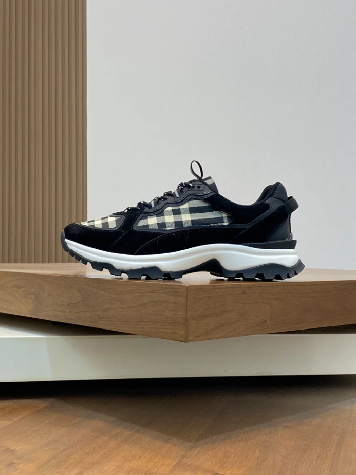 BURBERRY SNEAKERS - BBR066