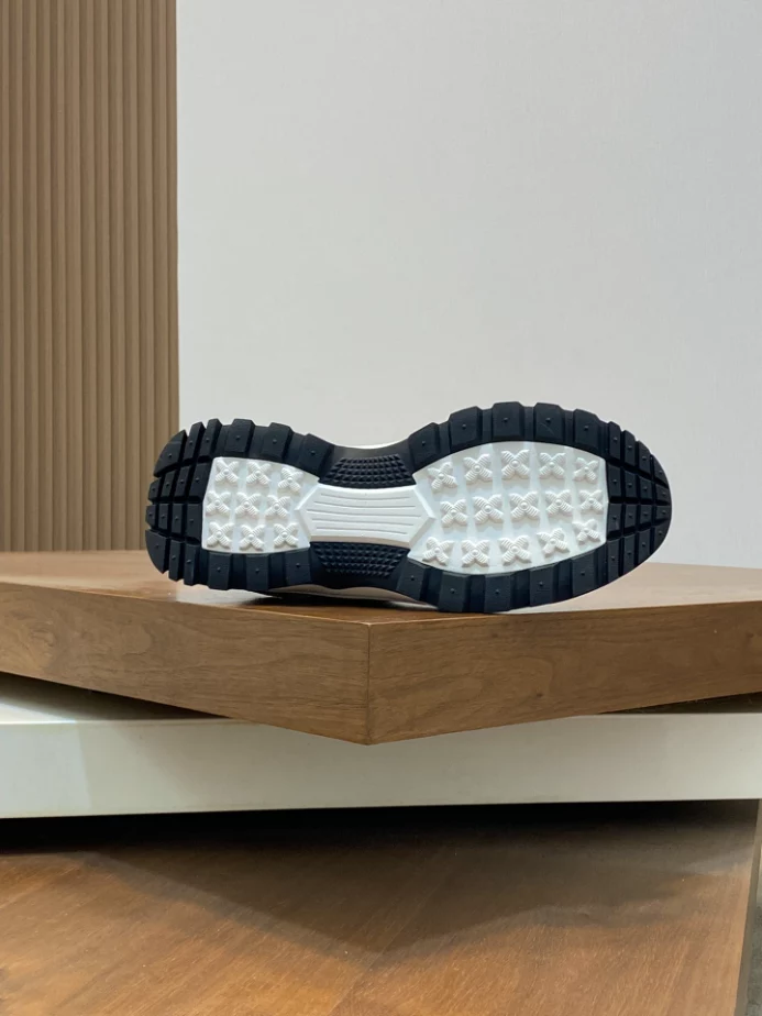 BURBERRY SNEAKERS - BBR066