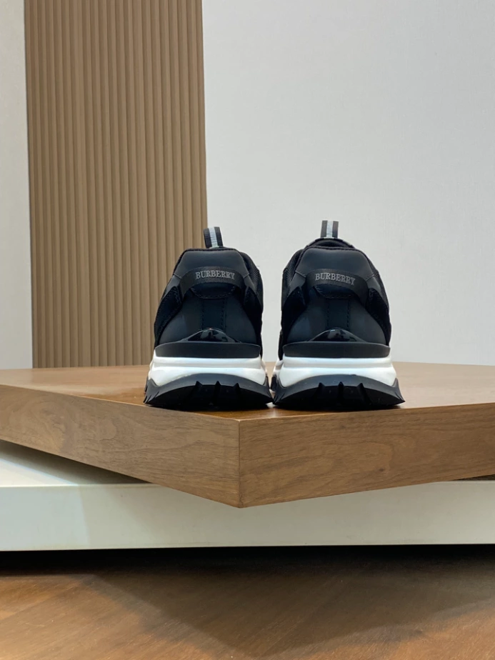 BURBERRY SNEAKERS - BBR066