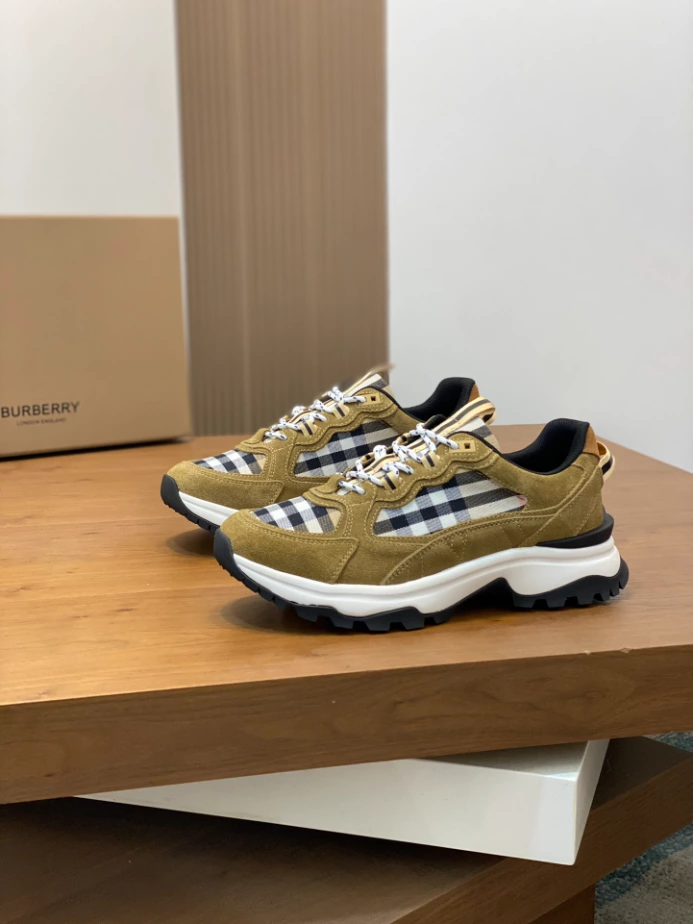 BURBERRY SNEAKERS - BBR067