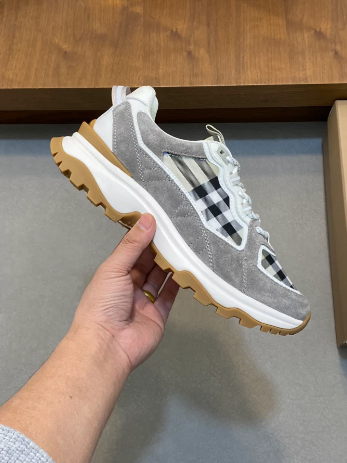 BURBERRY SNEAKERS - BBR068