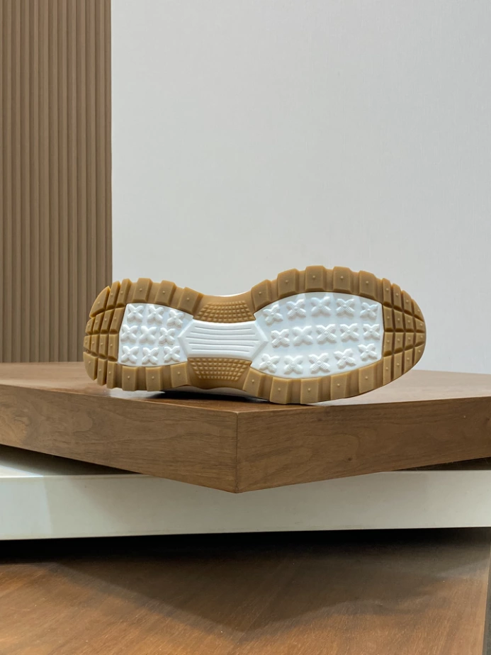 BURBERRY SNEAKERS - BBR068