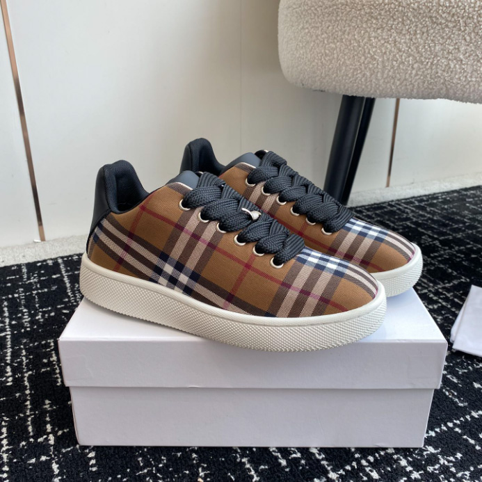 BURBERRY SNEAKERS - BBR103
