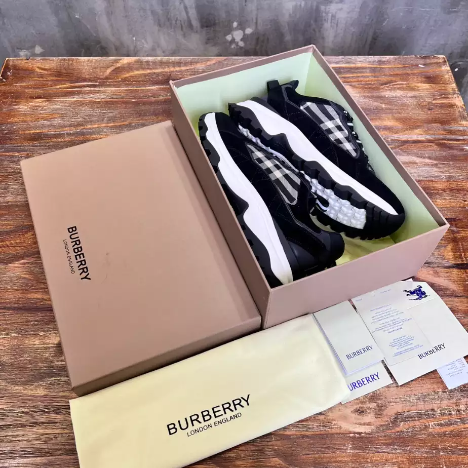 BURBERRY SNEAKERS - BBR106