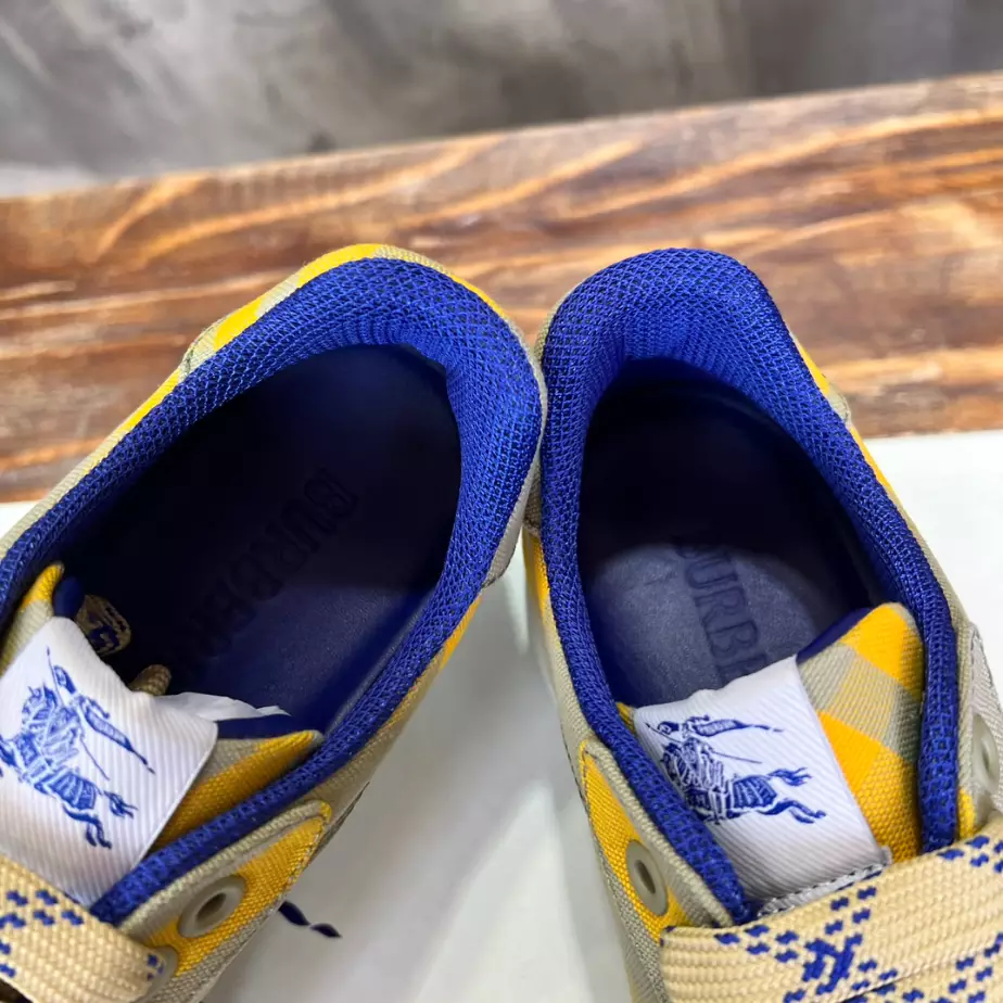 BURBERRY TERRACE SNEAKERS - BBR089