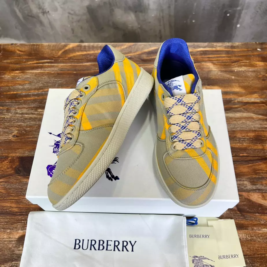 BURBERRY TERRACE SNEAKERS - BBR089