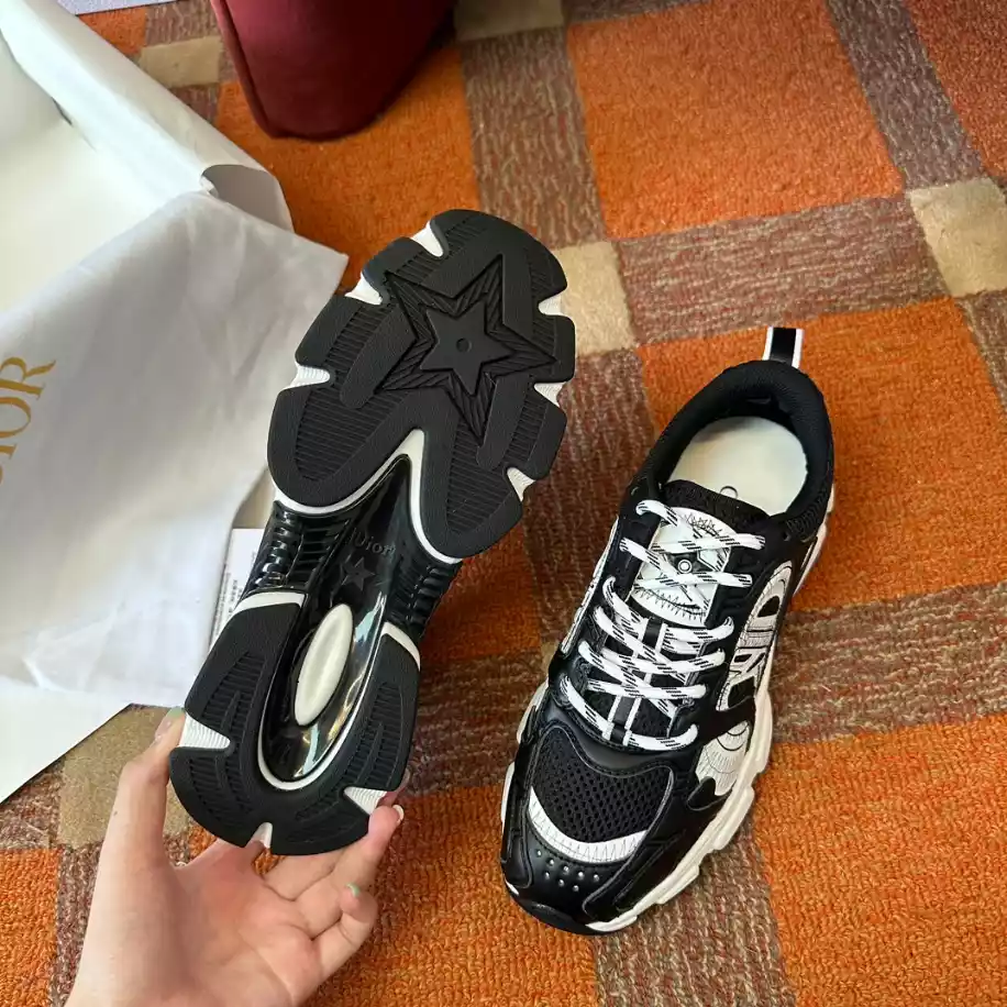 DIOR CHRONO SNEAKERS.