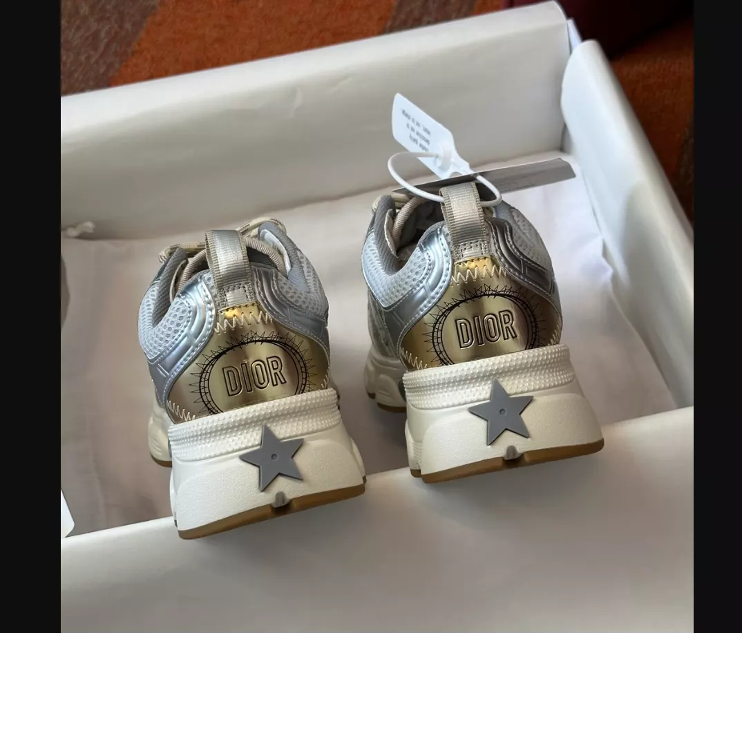 DIOR CHRONO SNEAKERS.