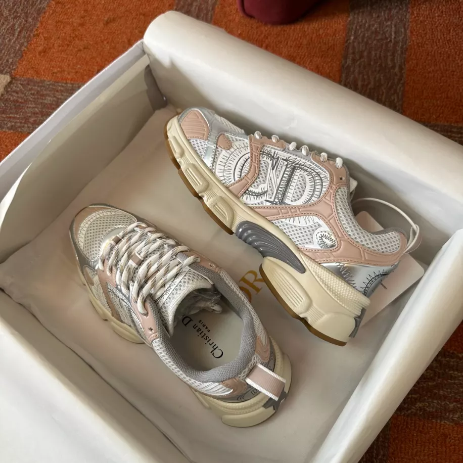 DIOR CHRONO SNEAKERS.
