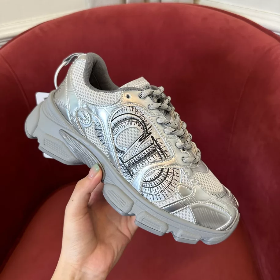 DIOR CHRONO SNEAKERS.