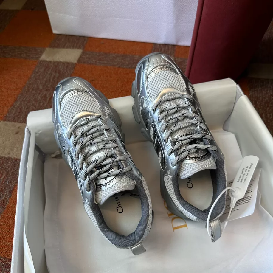 DIOR CHRONO SNEAKERS.