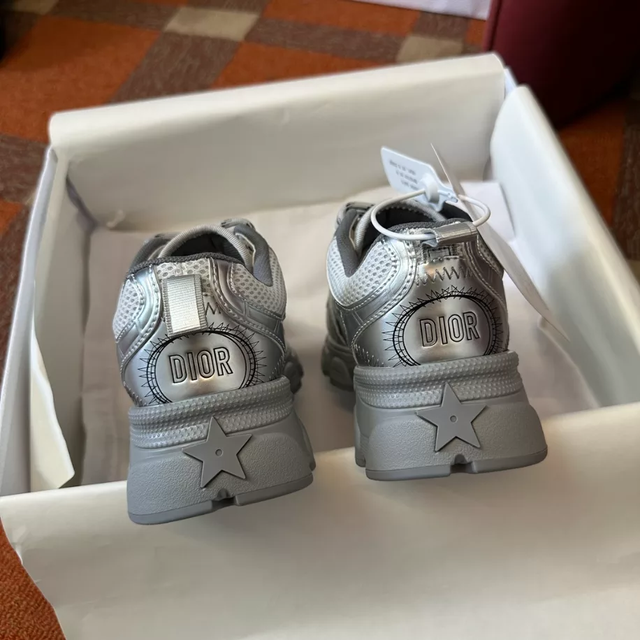 DIOR CHRONO SNEAKERS.