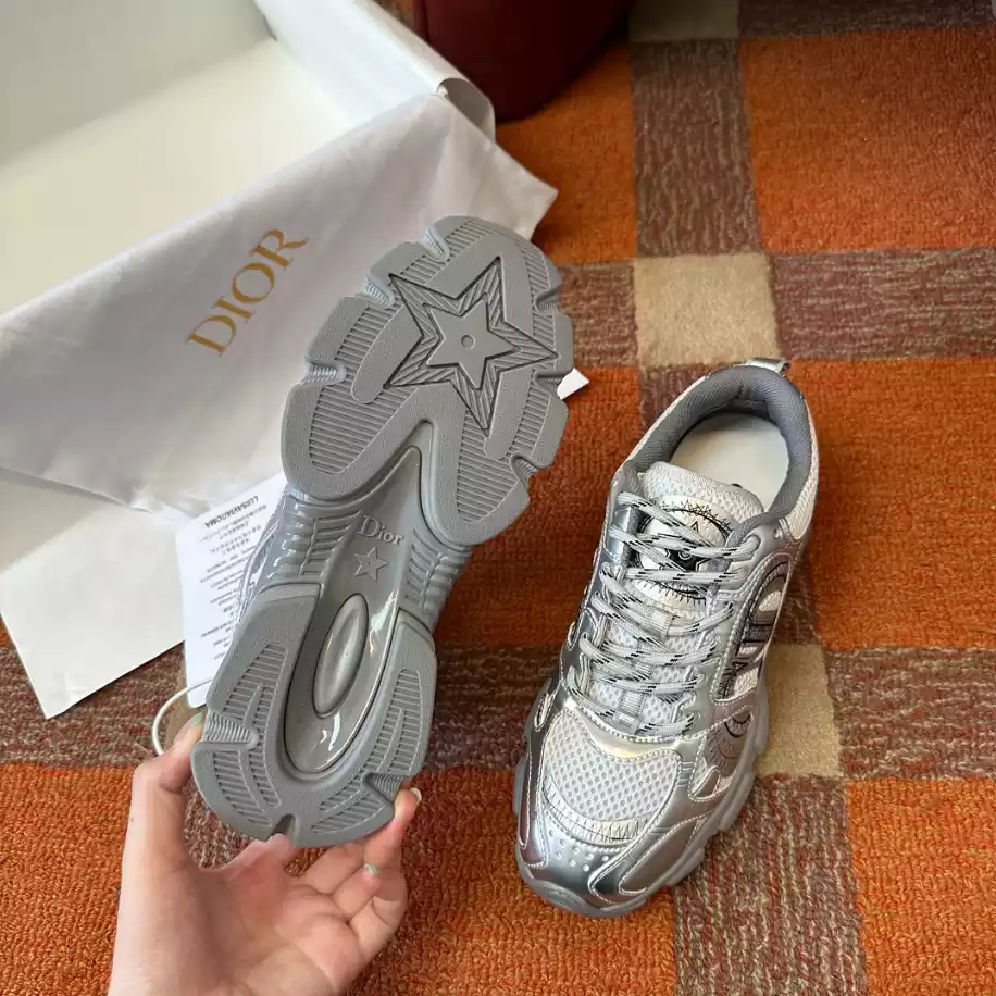 DIOR CHRONO SNEAKERS.