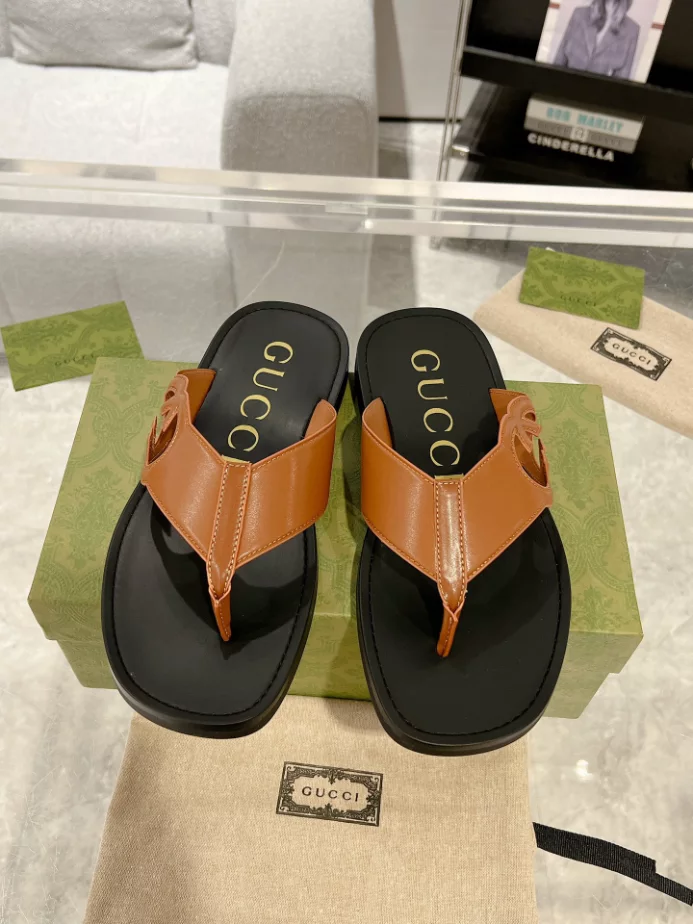 GUCCI MEN'S SLIDE SANDAL - GSL061