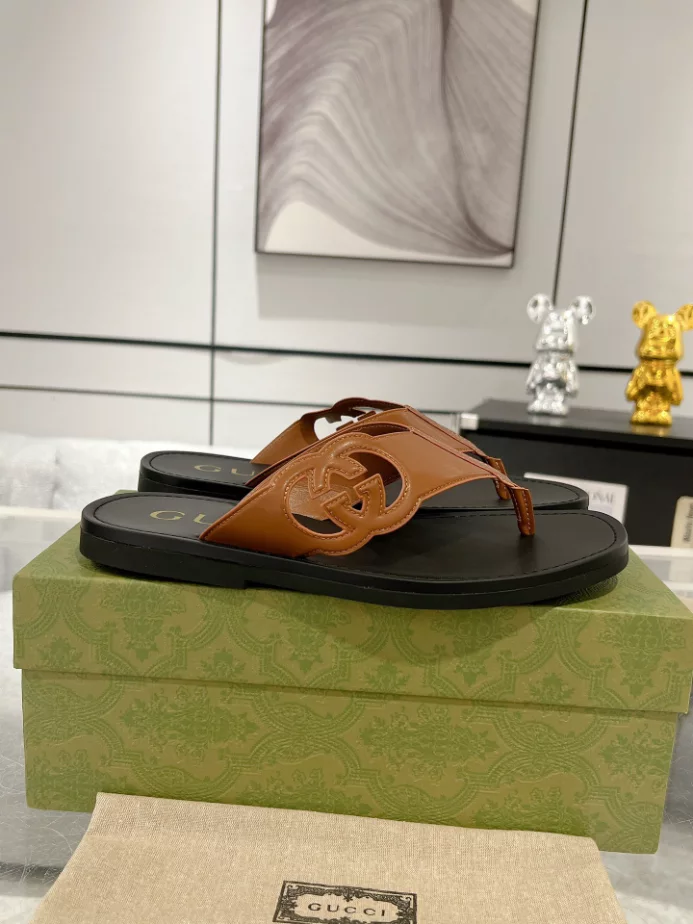 GUCCI MEN'S SLIDE SANDAL - GSL061