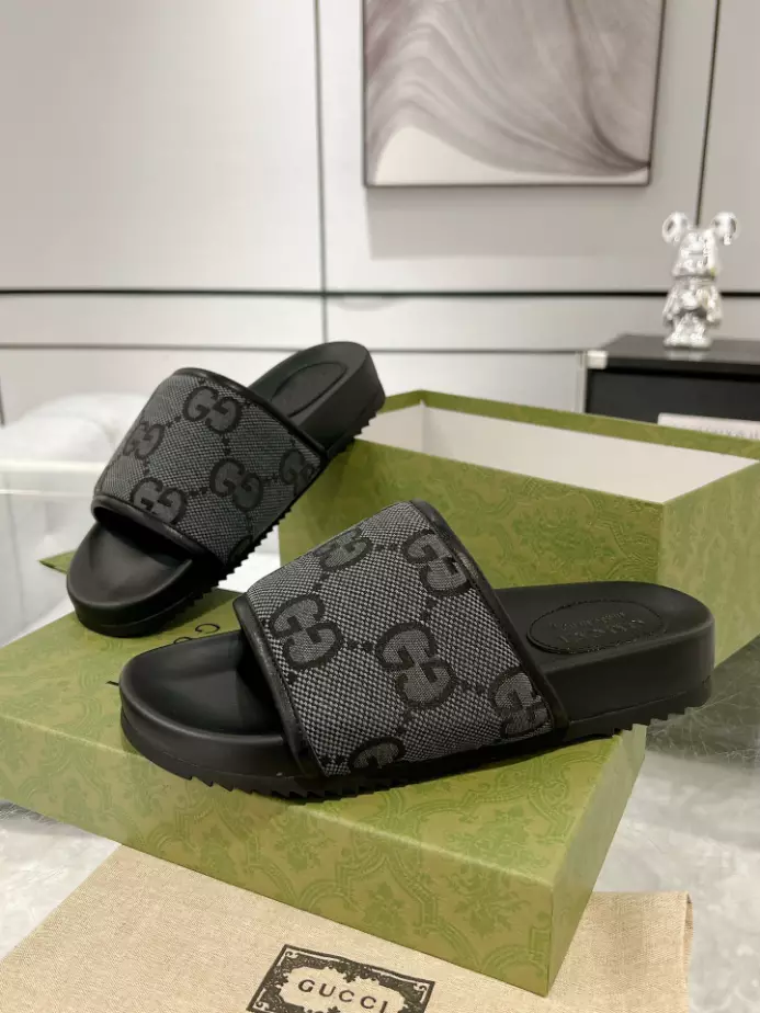 GUCCI MEN'S SLIDE SANDAL - GSL064