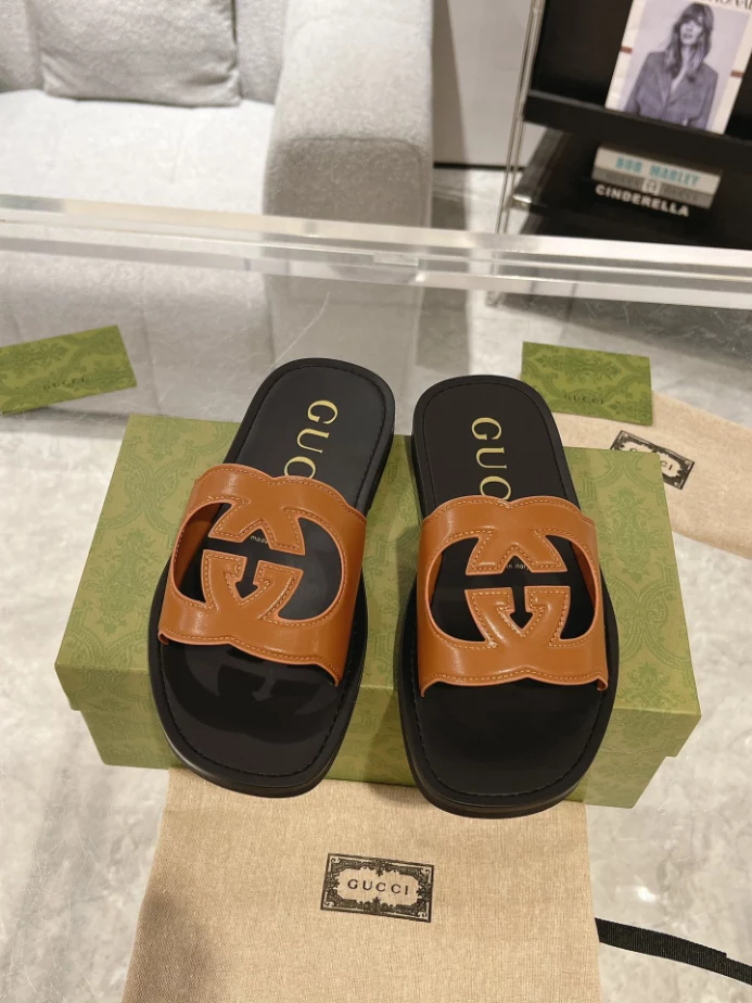 GUCCI MEN'S SLIDE SANDAL - GSL066