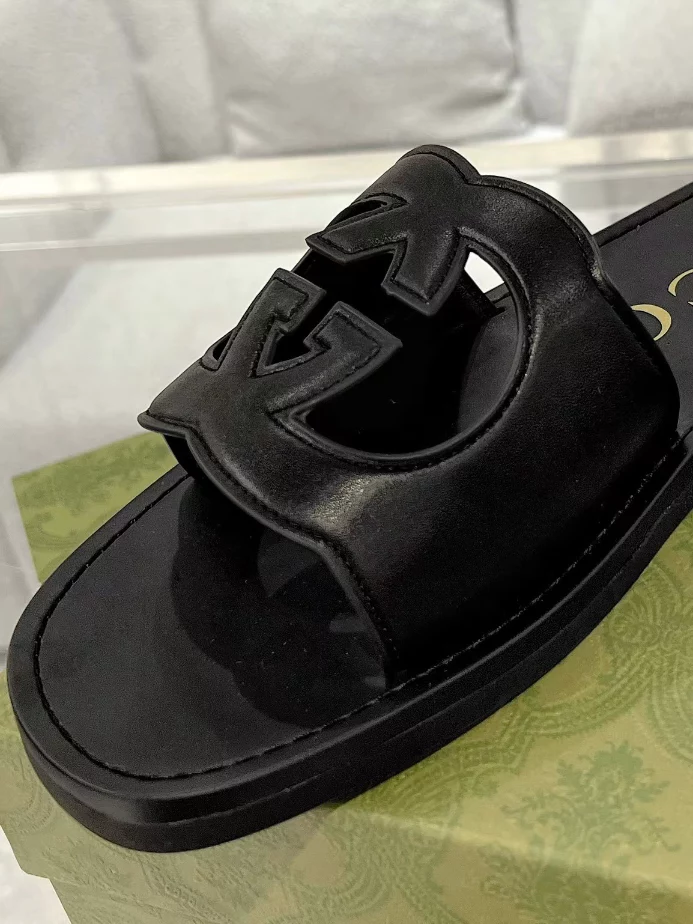 GUCCI MEN'S SLIDE SANDAL - GSL067