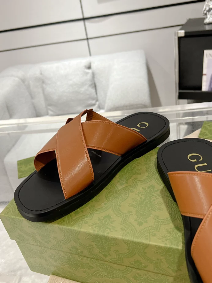 GUCCI MEN'S SLIDE SANDAL - GSL068