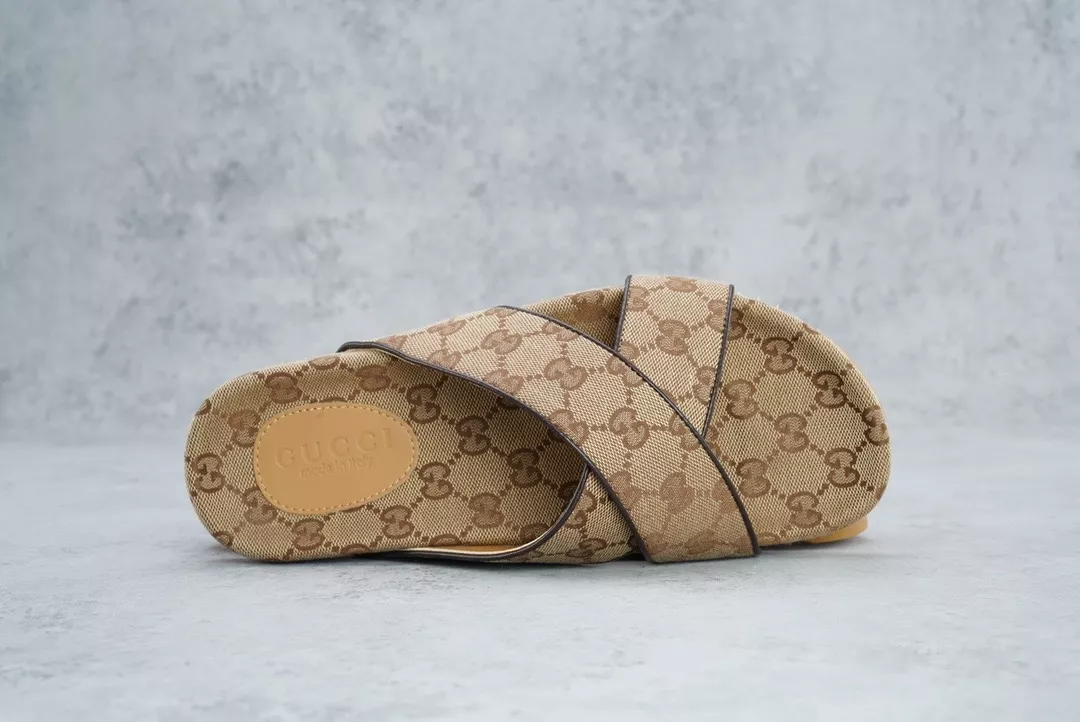 GUCCI MEN'S SLIDE SANDAL - GSL071