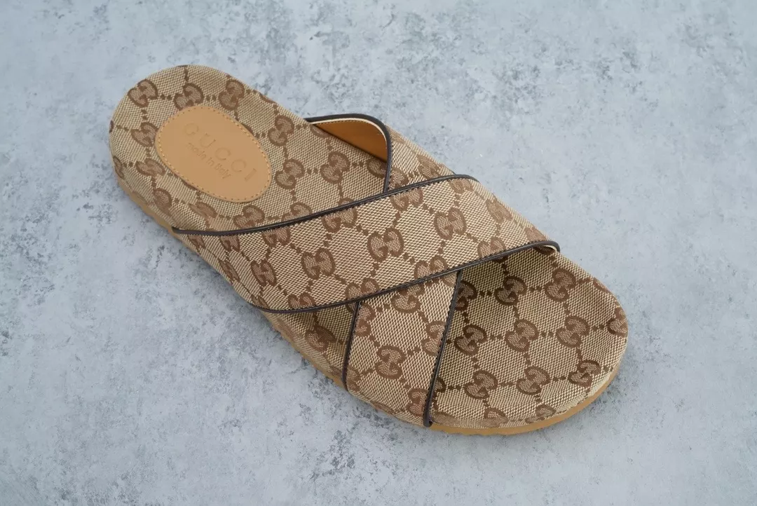 GUCCI MEN'S SLIDE SANDAL - GSL071