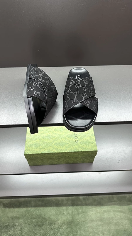 GUCCI MEN'S SLIDE SANDAL - GSL073