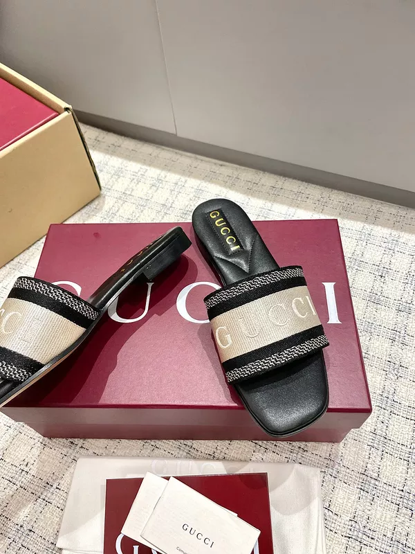 GUCCI WOMEN'S SLIDE SANDAL - GSL075