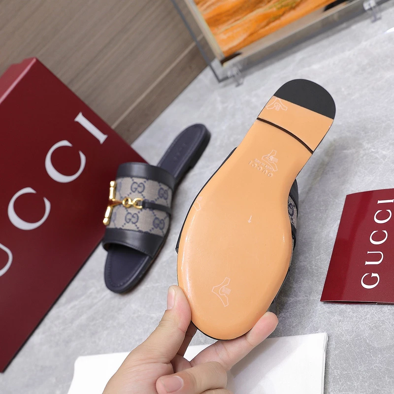 GUCCI WOMEN'S SLIDE SANDAL - GSL077