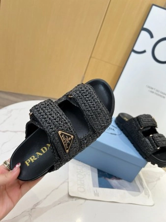 PRADA WOMEN'S CROCHET SANDALS IN BLACK RAFFIA - PSD025