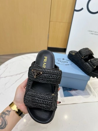 PRADA WOMEN'S CROCHET SANDALS IN BLACK RAFFIA - PSD025