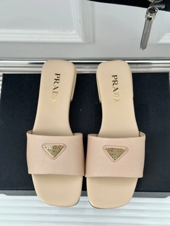 PRADA WOMEN'S SLIDES IN BEIGE SAFFIANO LEATHER - PSD062