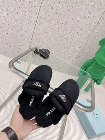 PRADA WOMEN'S SLIPPERS IN BLACK SHEARLING - PSD049