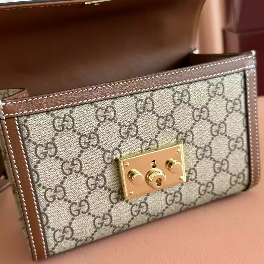 GG Supreme Padlock Small Shoulder Bag - BG081 GG Supreme Padlock Small Shoulder Bag