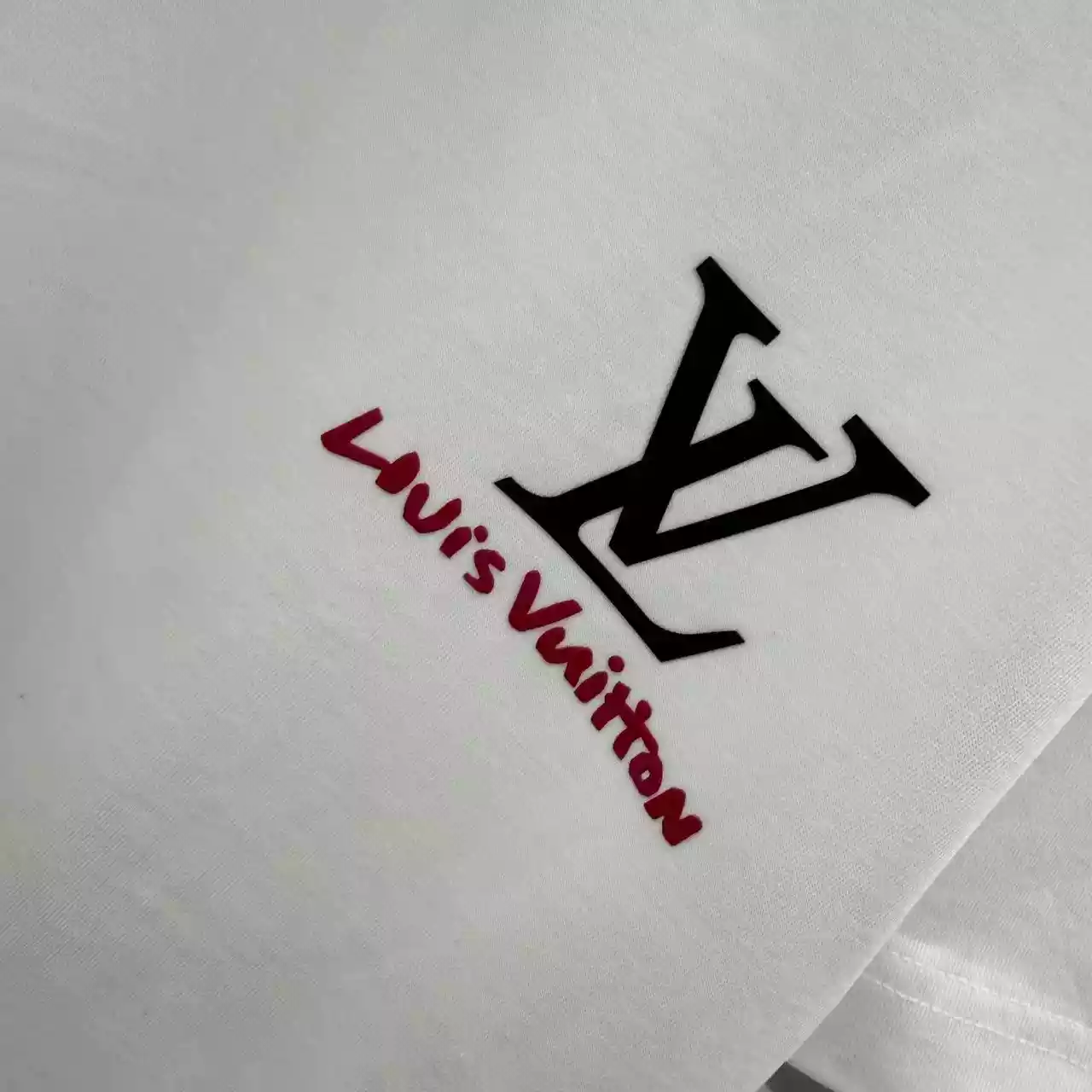 Louis Vuitton White Logo Print T-Shirt - LVTS084 Louis Vuitton White Logo Print T-Shirt