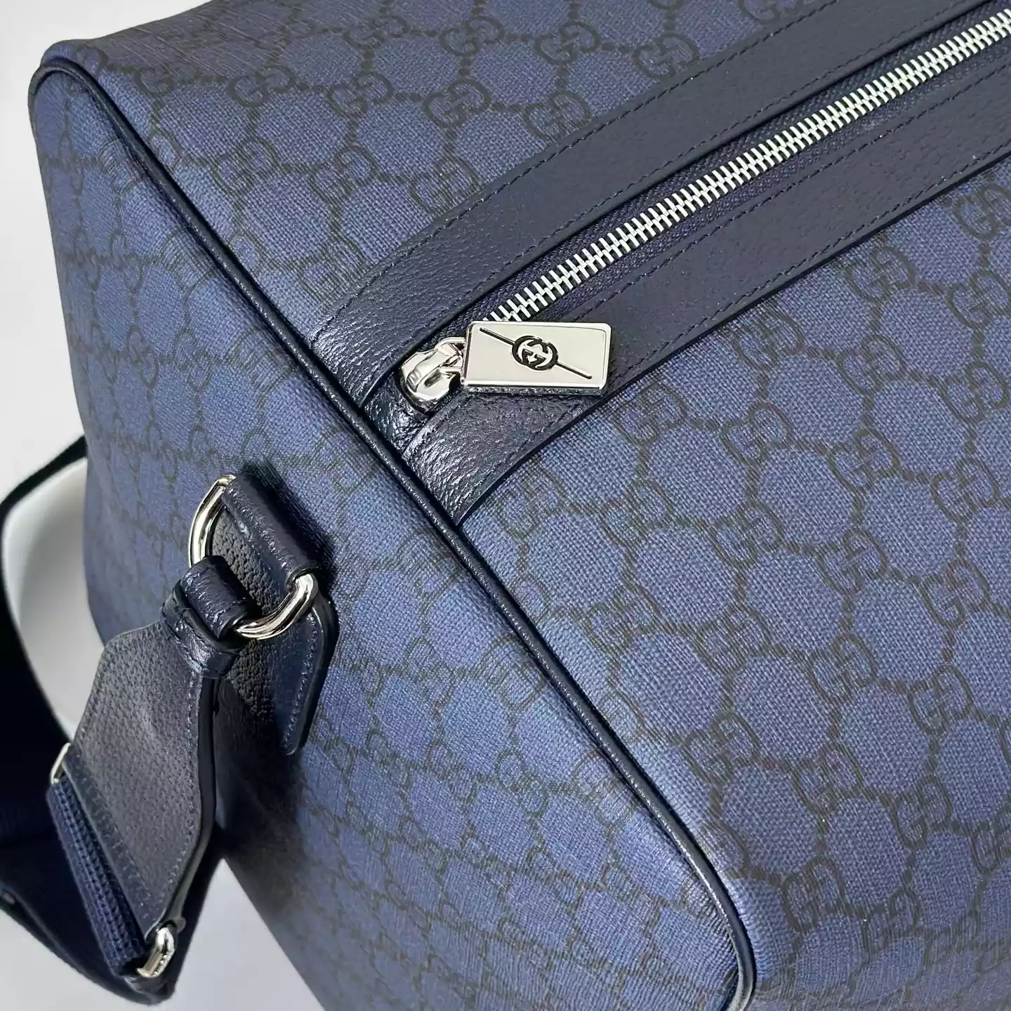 Medium duffle bag with Web in dark blue - BG068 Medium duffle bag with Web in dark blue