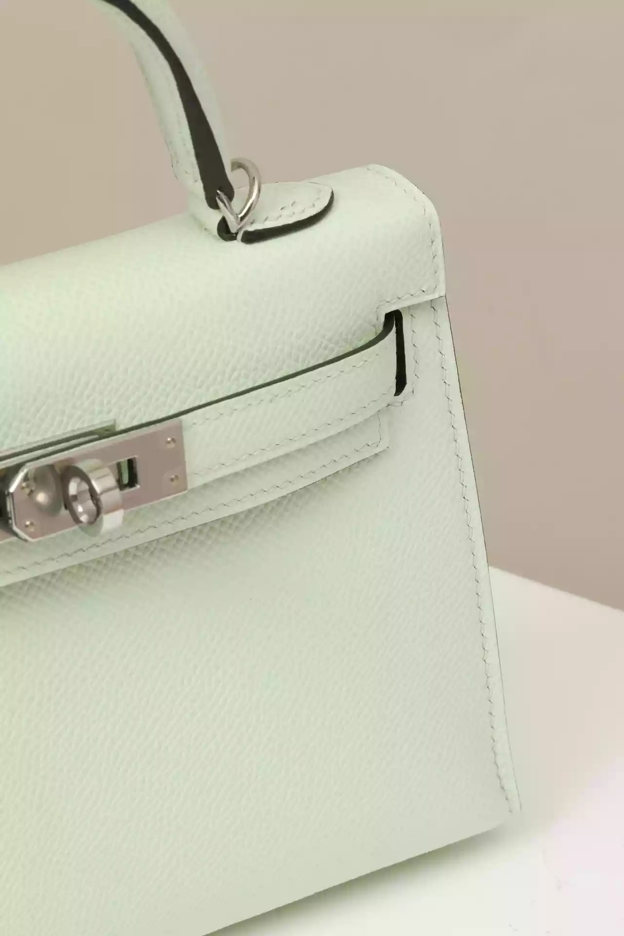 Hermes Epsom Kelly 20 Handbag in Vert Fizz - HW195 Hermes Epsom Kelly 20 Handbag in Vert Fizz