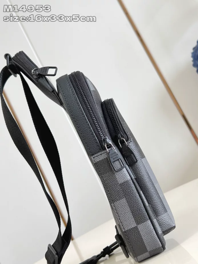 AVENUE SLINGBAG BLACK DAMOFLAGE BLACK CANVAS M14953 - LW412 DISCOVERY BACKPACK PM SKY BLUE MONOGRAM CANVAS