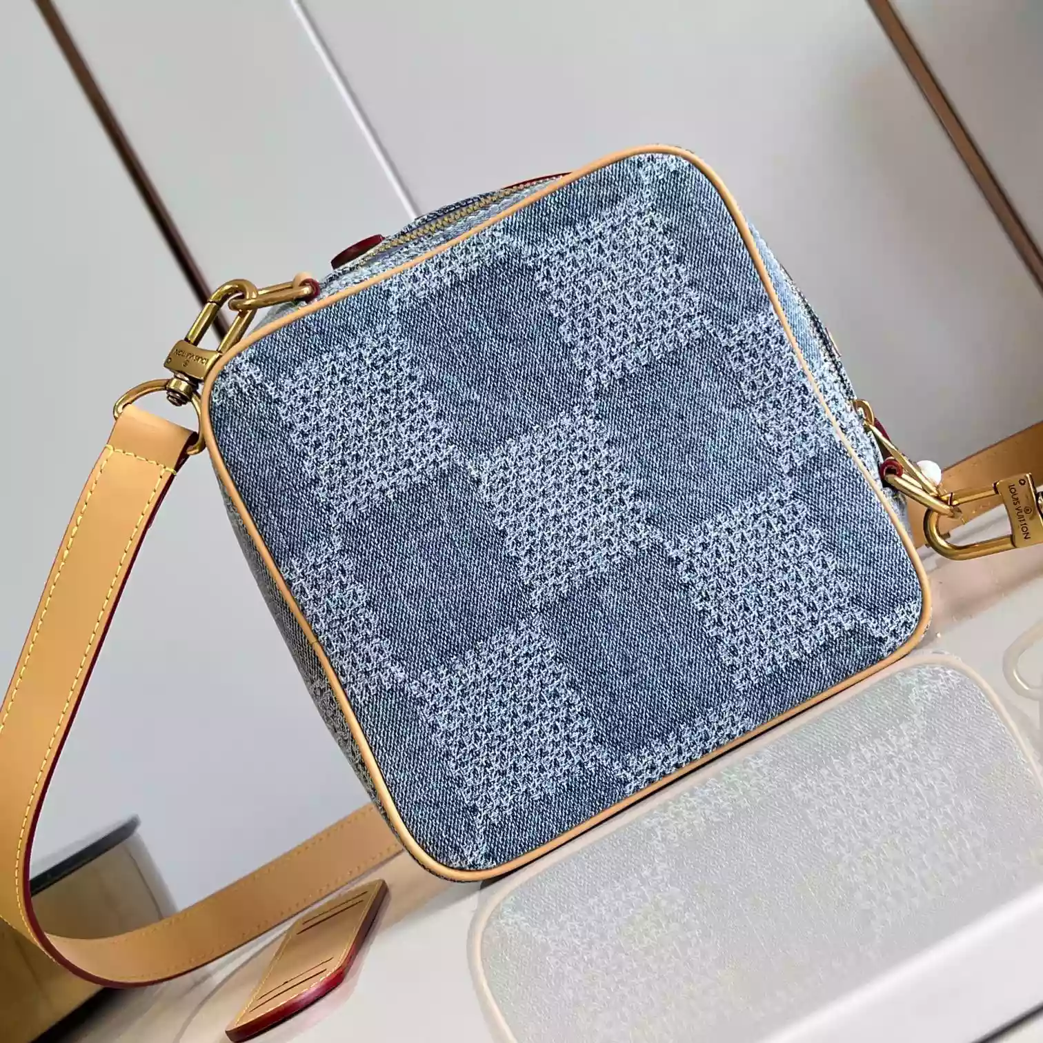 CHESS MESSENGER BLUE DAMIER DENIM 3D CANVAS N40706 - LW444 DISCOVERY BACKPACK PM SKY BLUE MONOGRAM CANVAS