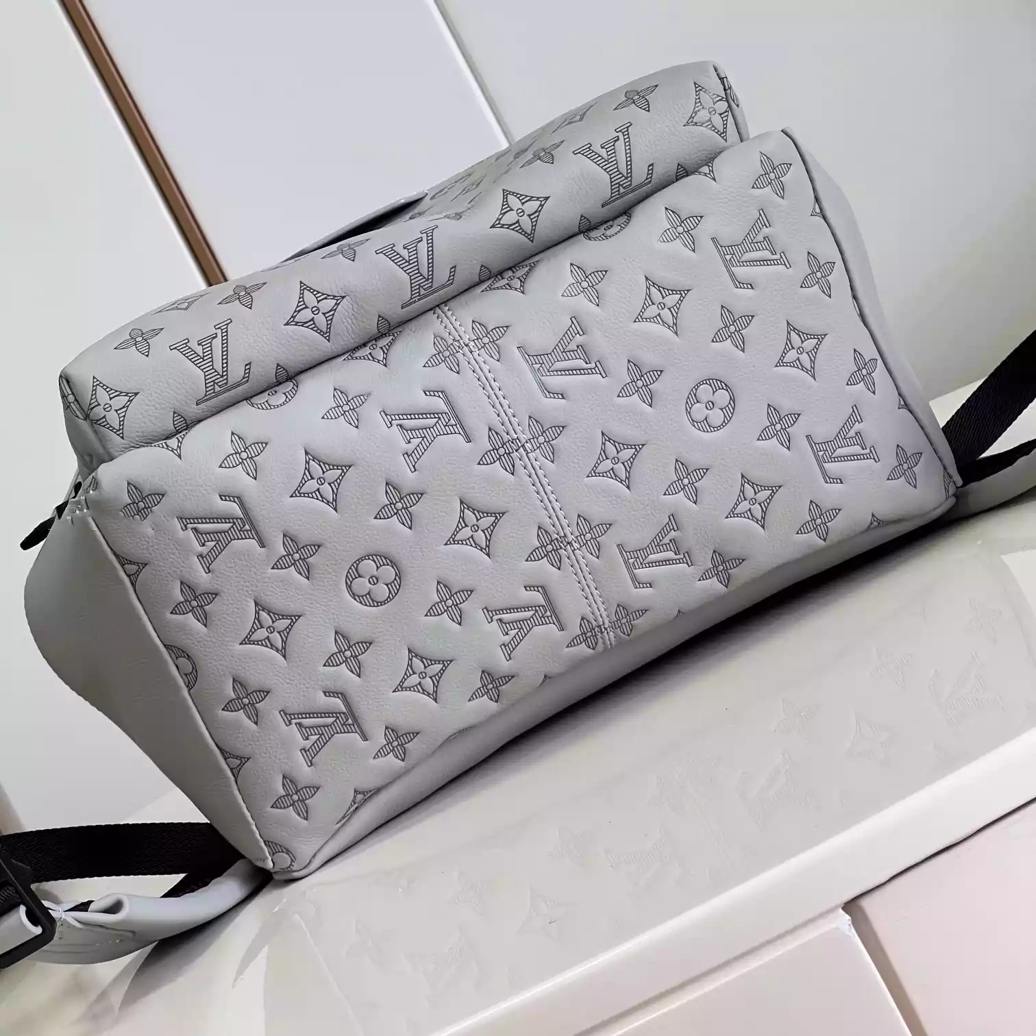 DISCOVERY BACKPACK MONOGRAM SHADOW M46557 - LW343 DISCOVERY BACKPACK PM SKY BLUE MONOGRAM CANVAS